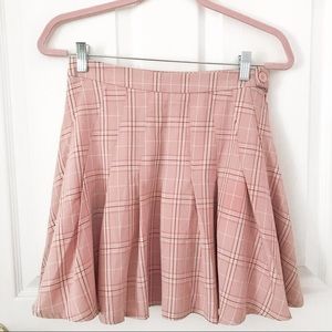 Pink pleated skirt